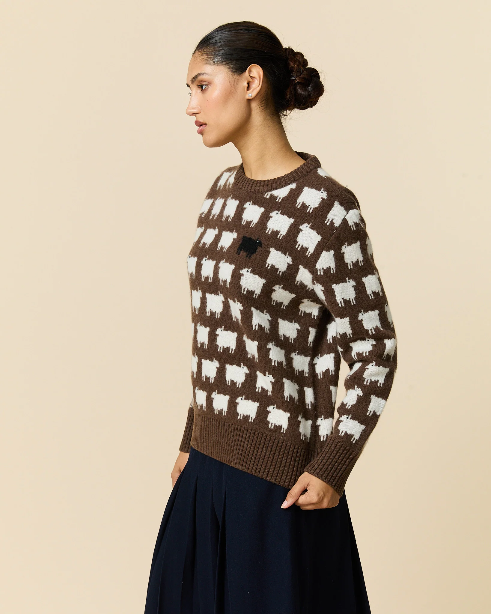 Oversized Wool Sheep Sweater Brown - Image 5