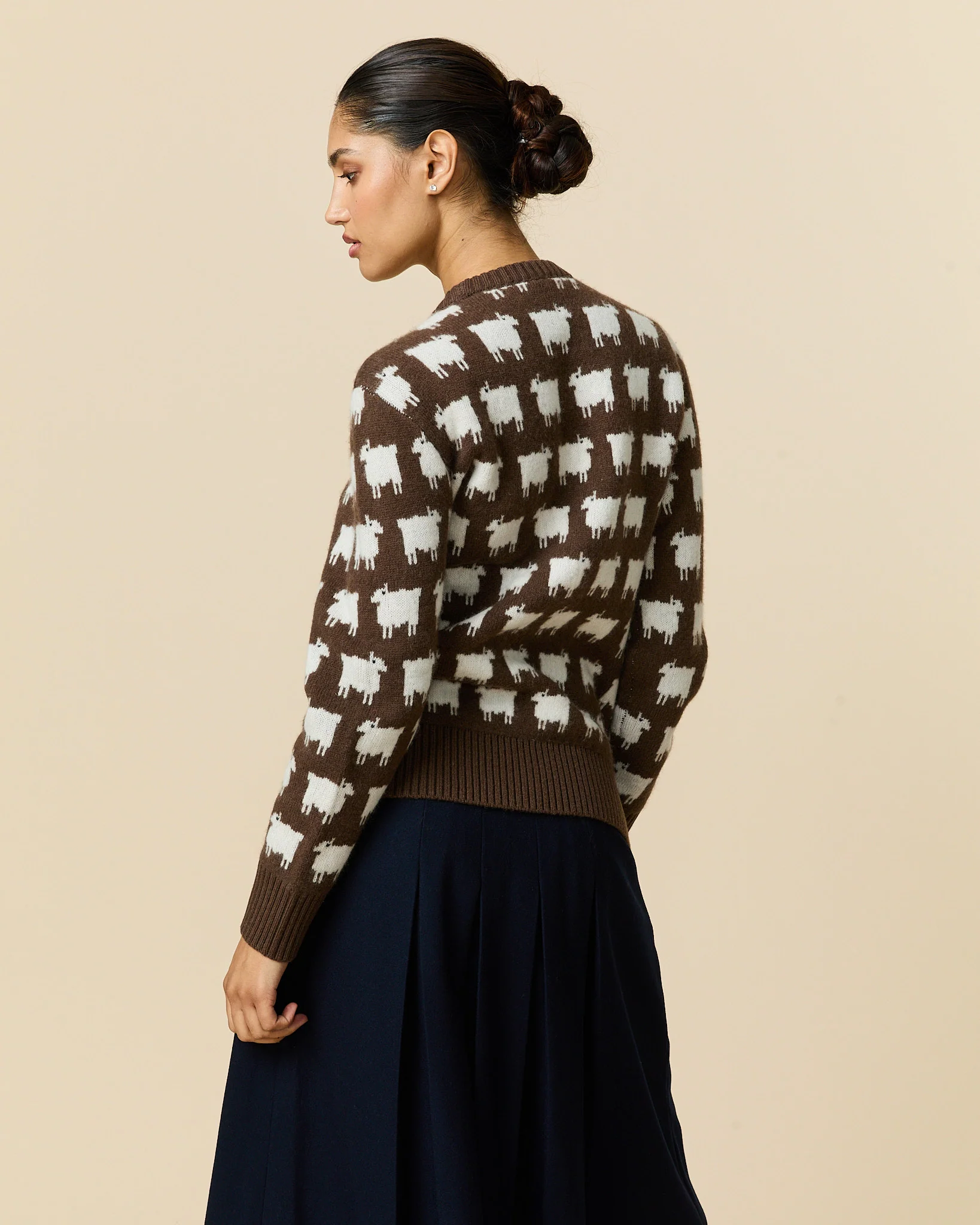 Oversized Wool Sheep Sweater Brown - Image 6